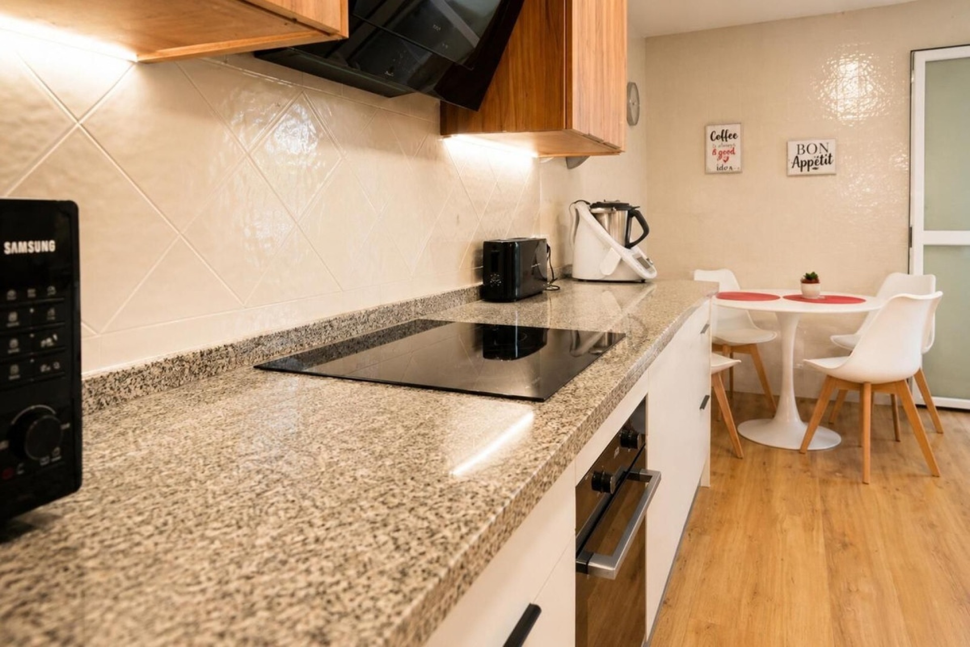 Resale - apartment - Marbella - Elviria