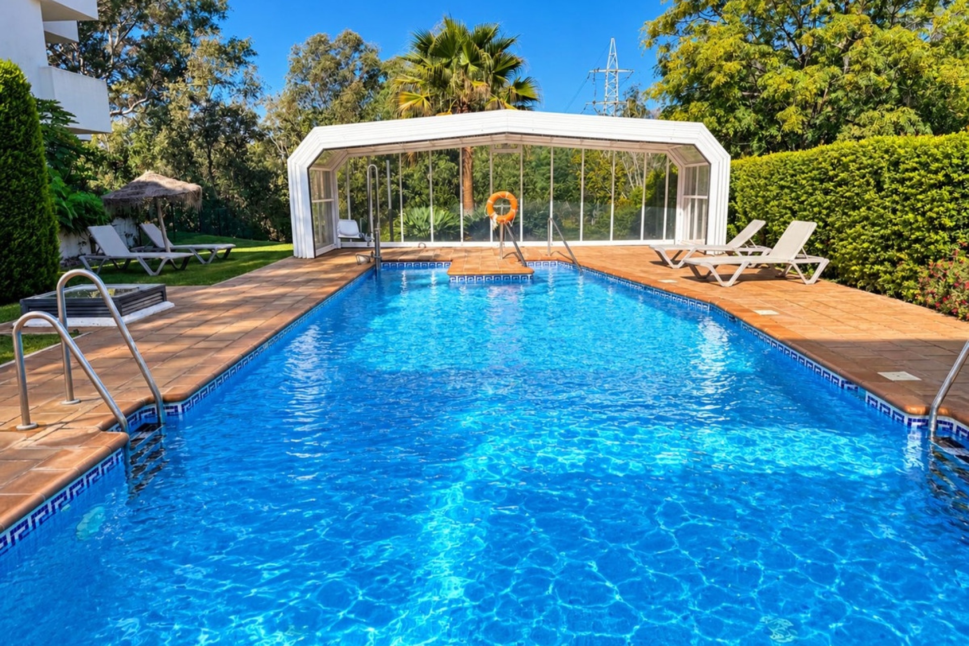 Resale - apartment - Marbella - Elviria
