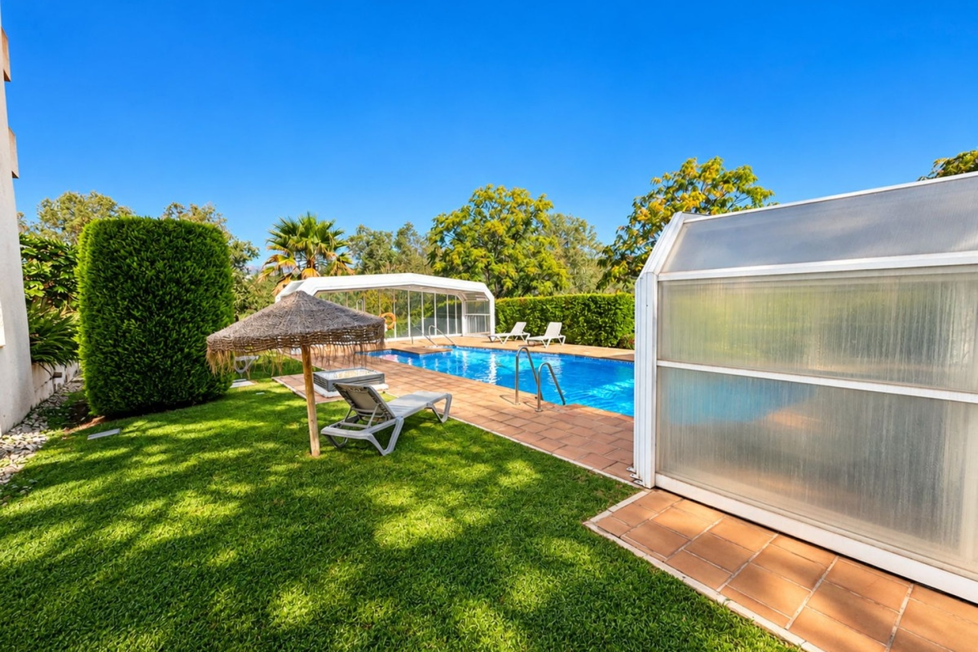 Resale - apartment - Marbella - Elviria