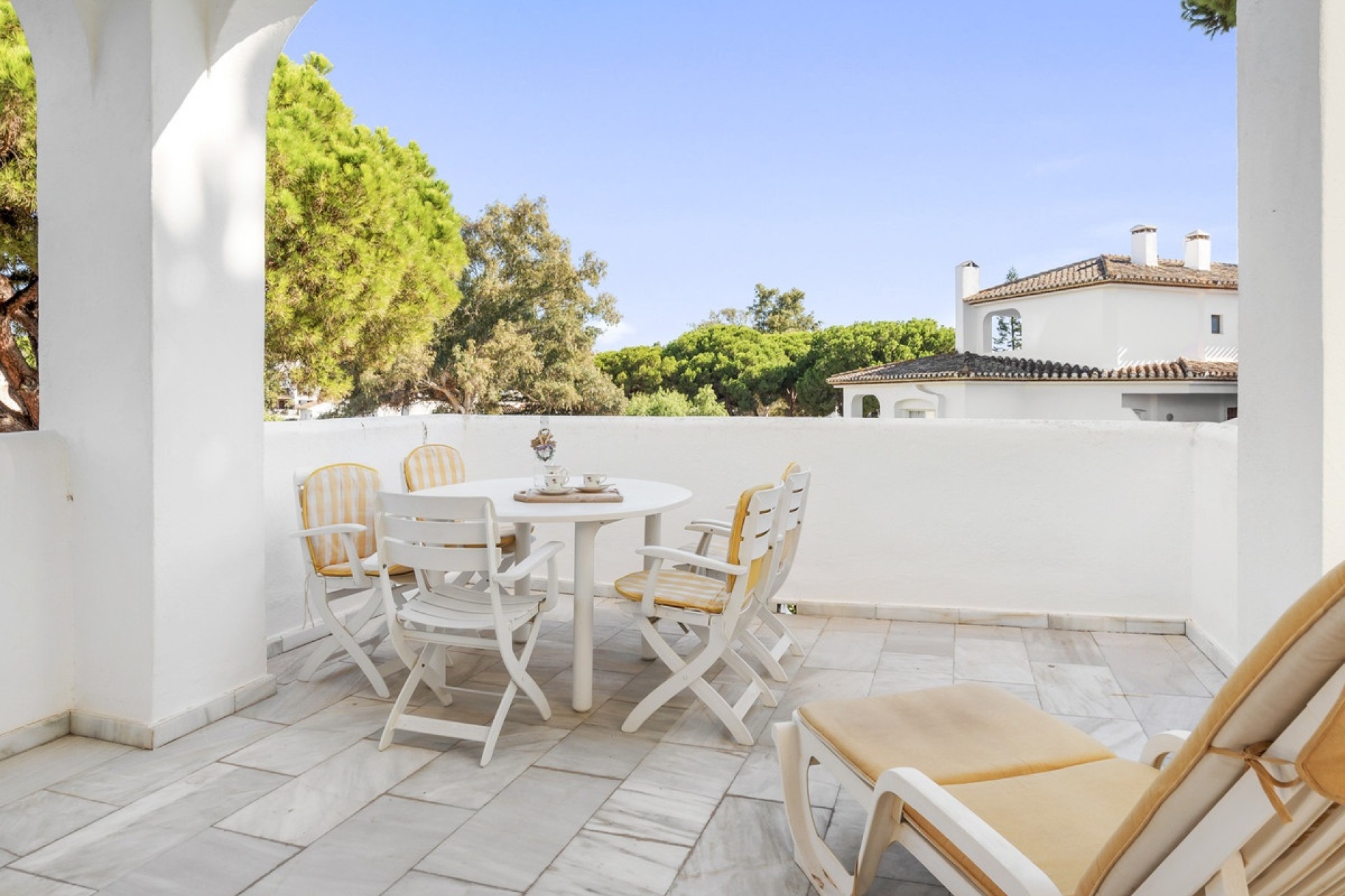 Resale - apartment - Marbella - Elviria