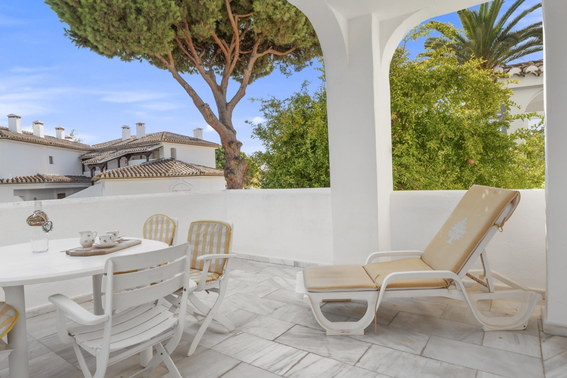 Resale - apartment - Marbella - Elviria