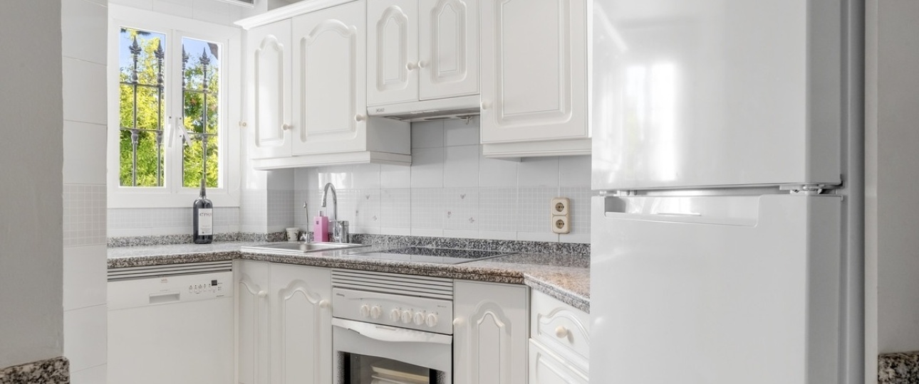 Resale - apartment - Marbella - Elviria