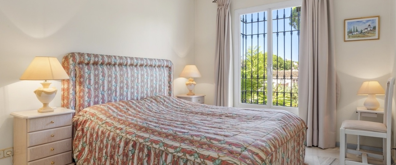 Resale - apartment - Marbella - Elviria