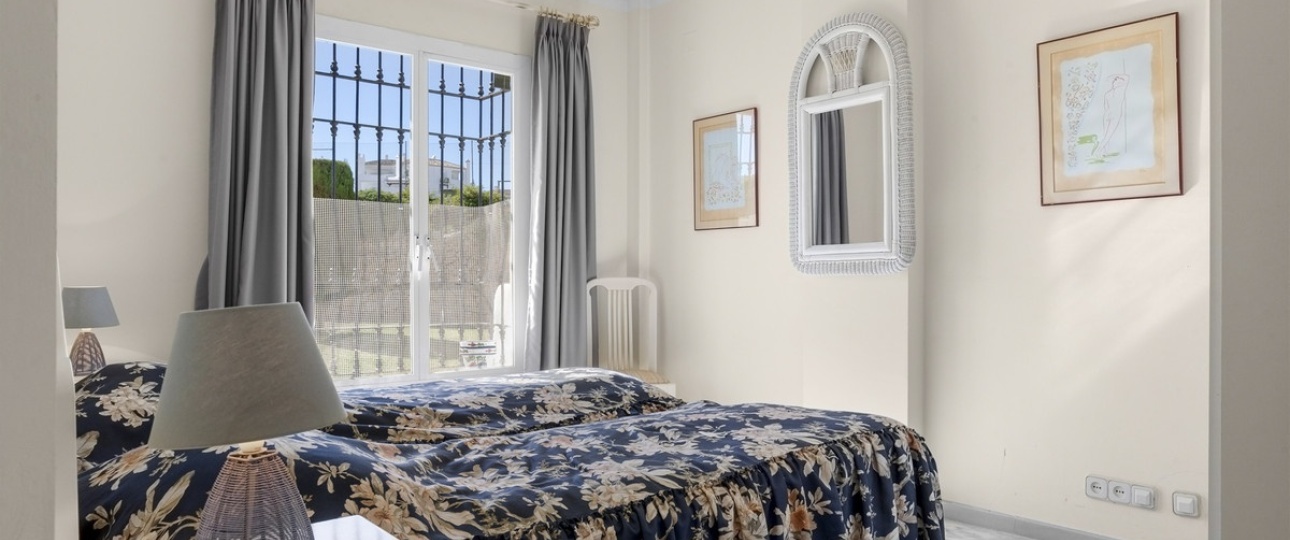 Resale - apartment - Marbella - Elviria