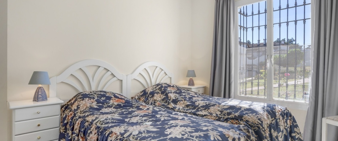 Resale - apartment - Marbella - Elviria