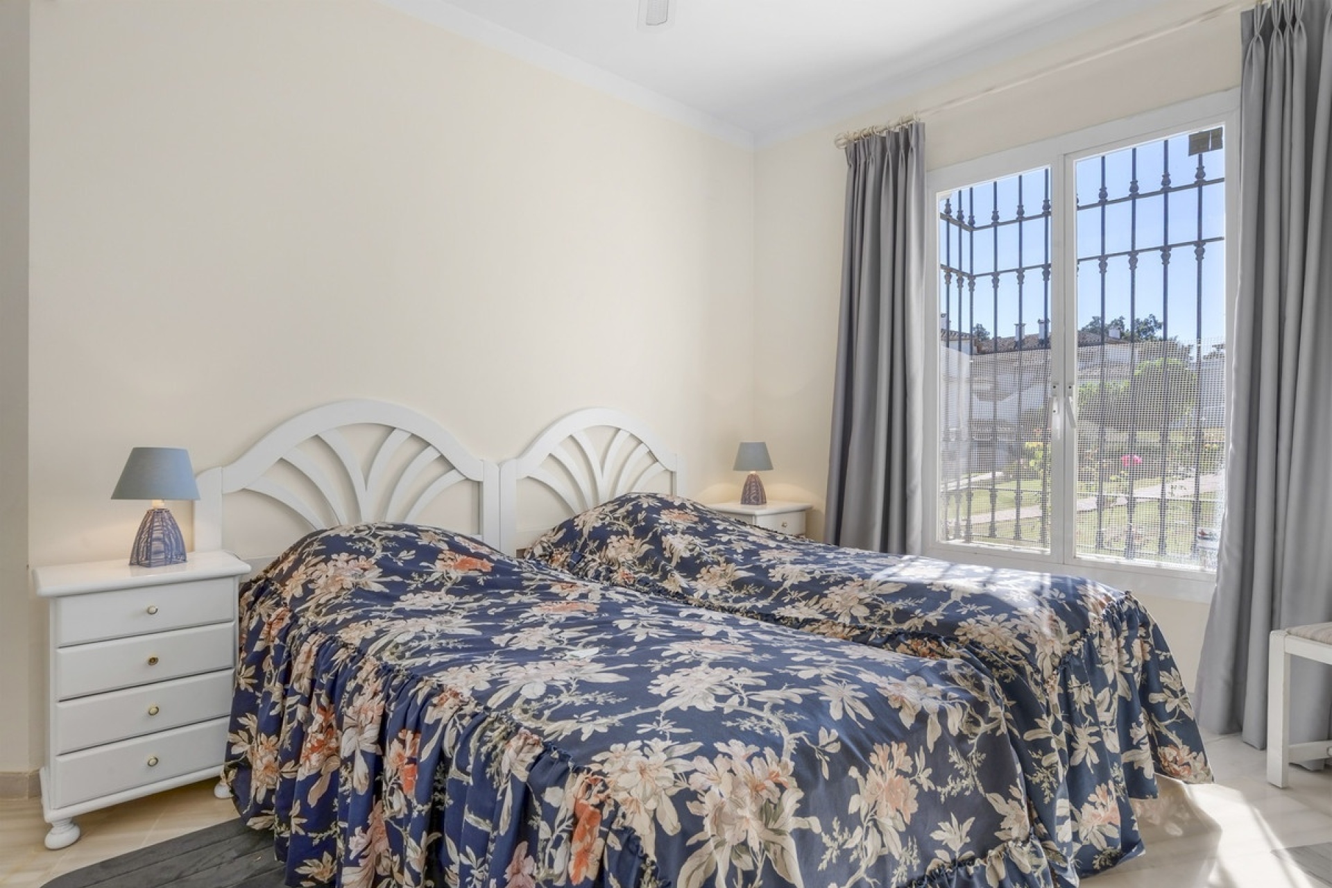 Resale - apartment - Marbella - Elviria