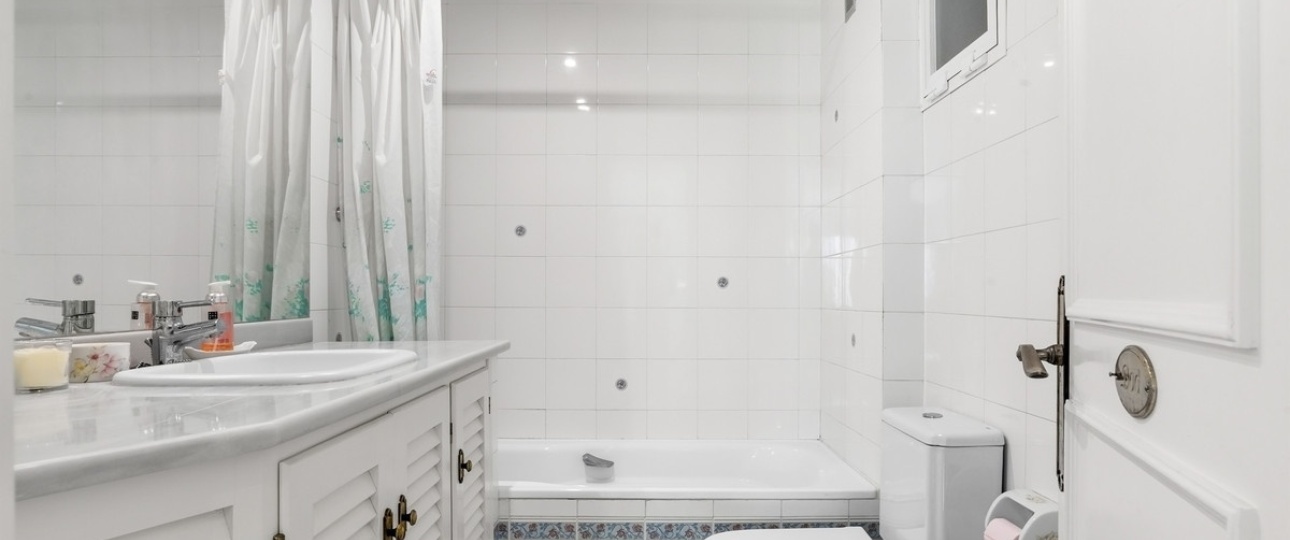 Resale - apartment - Marbella - Elviria