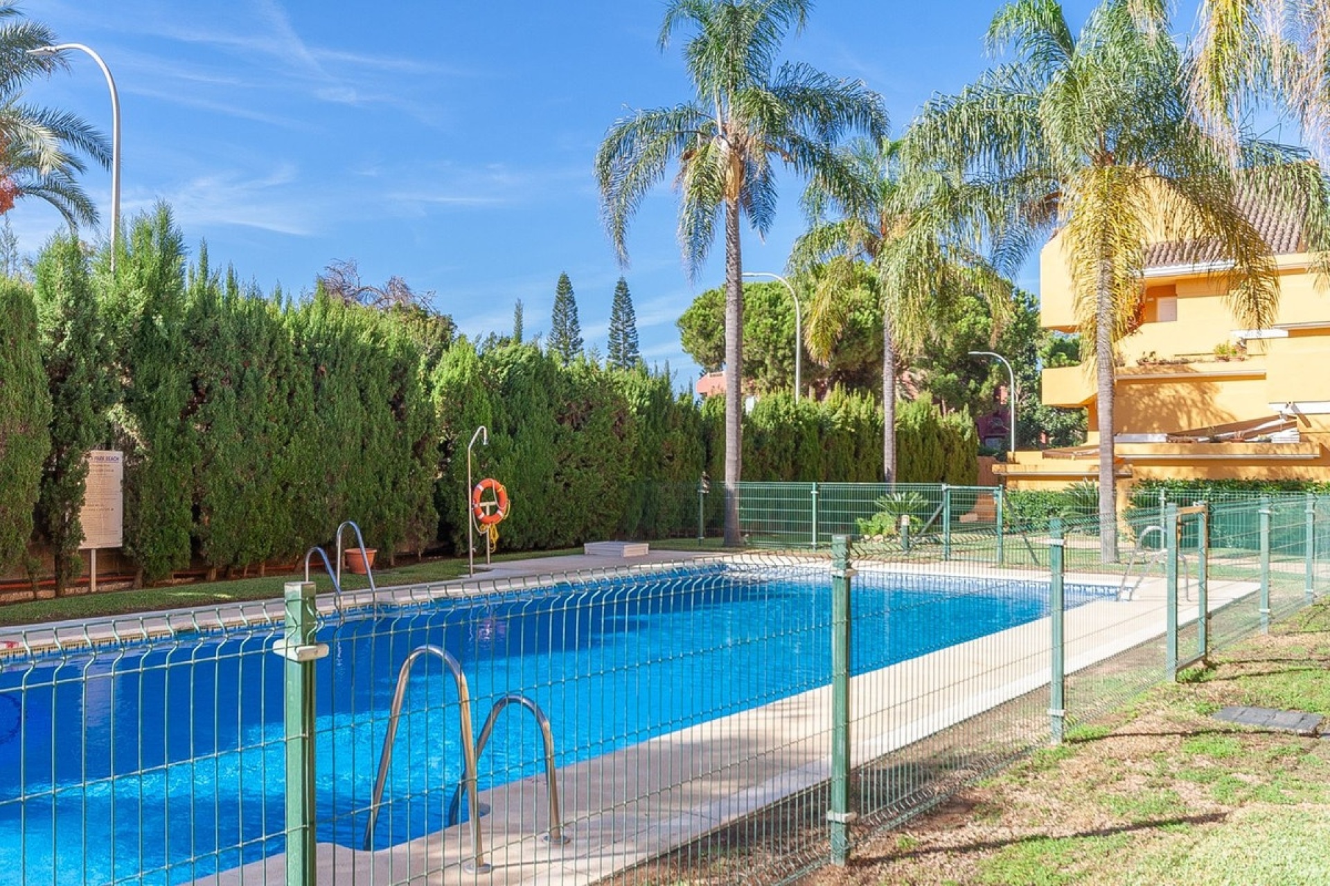 Resale - apartment - Marbella - Elviria
