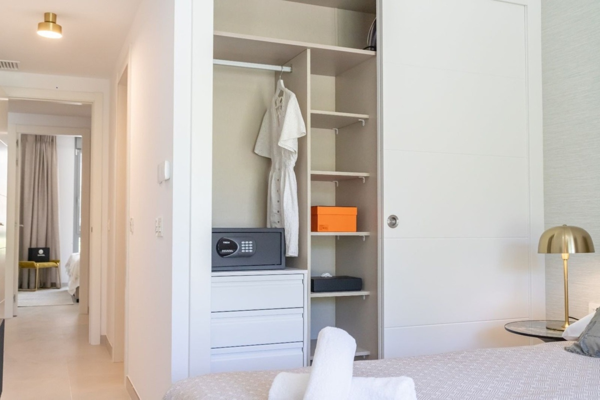 Resale - apartment - Marbella - Elviria