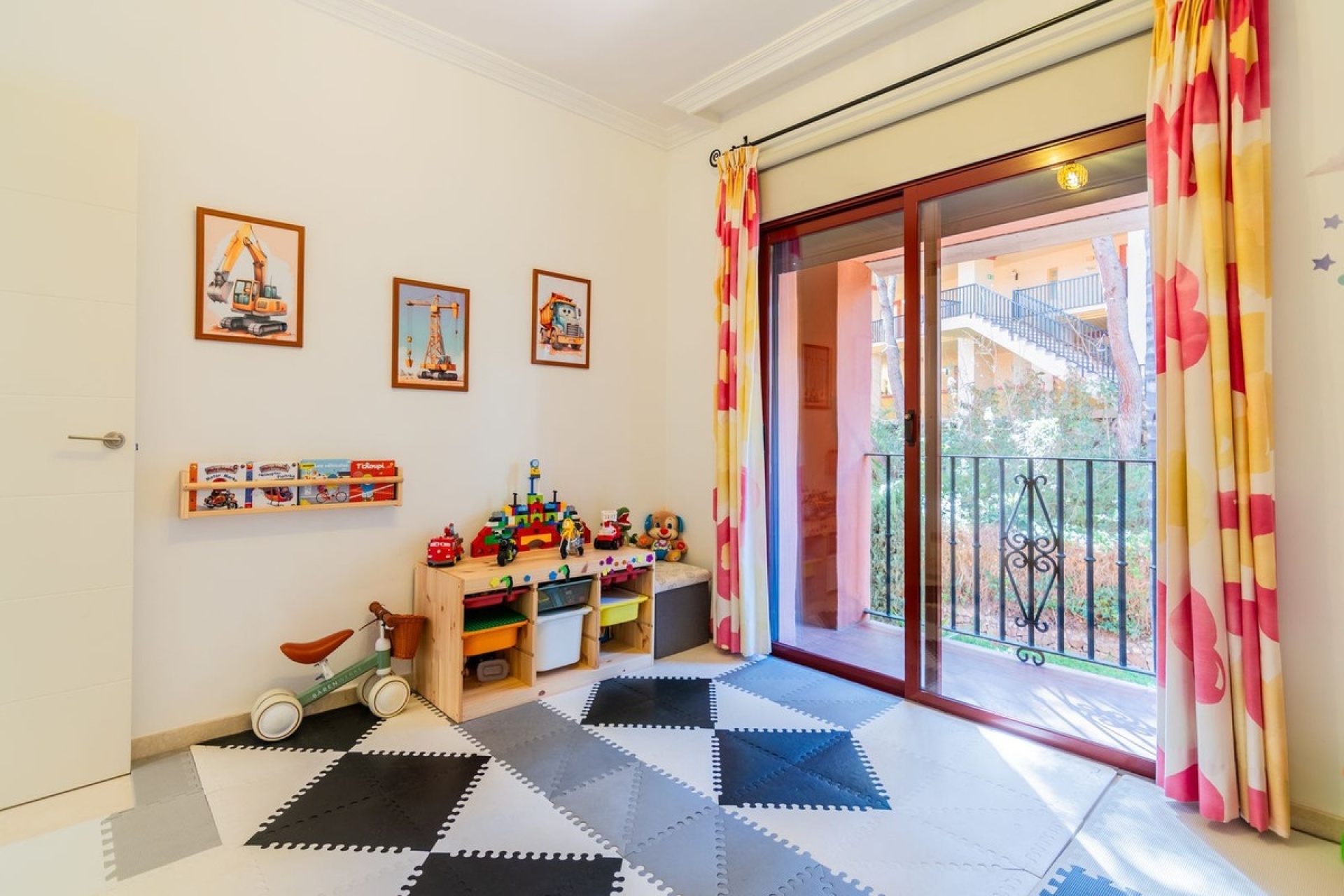 Resale - apartment - Marbella - Elviria