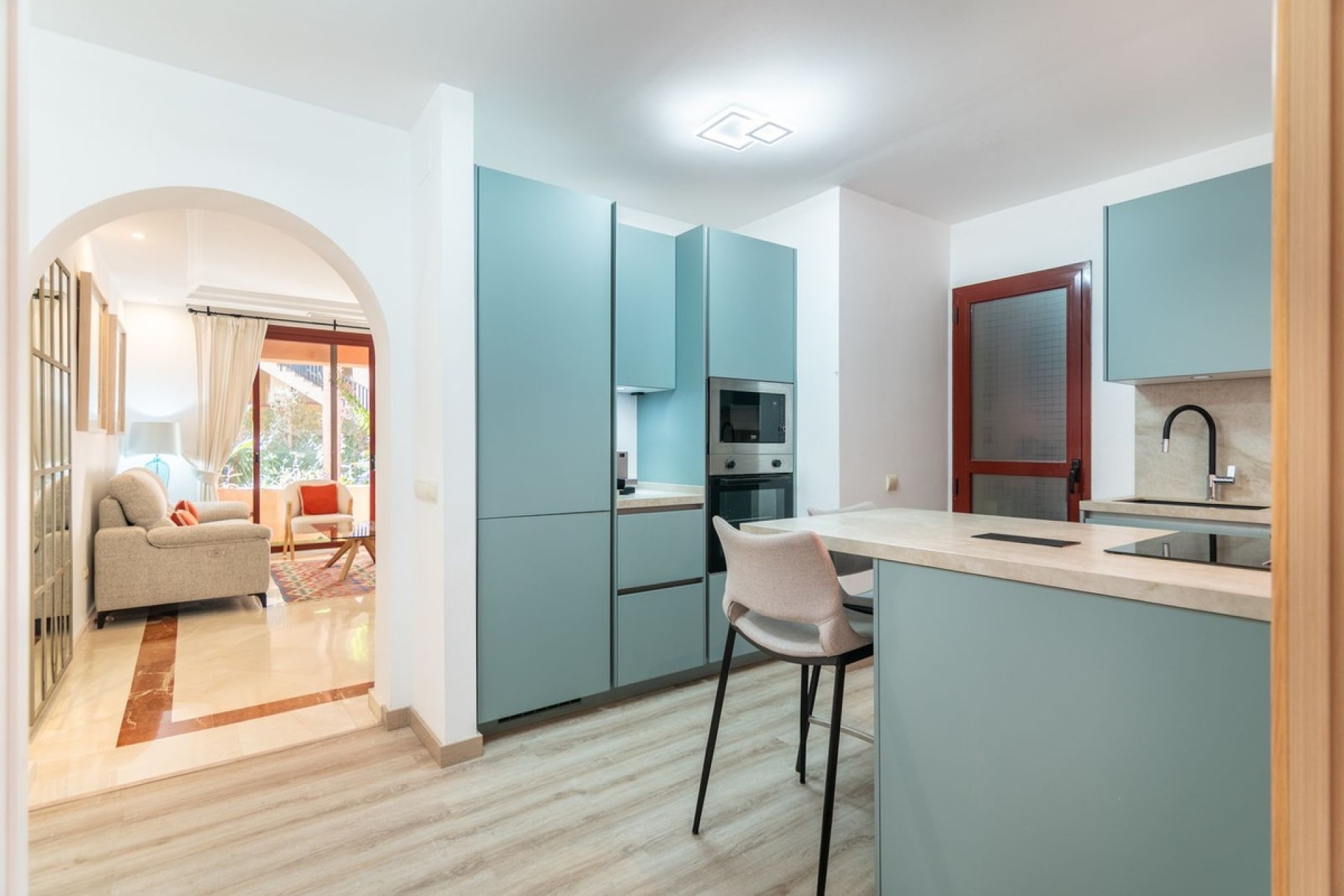 Resale - apartment - Marbella - Elviria