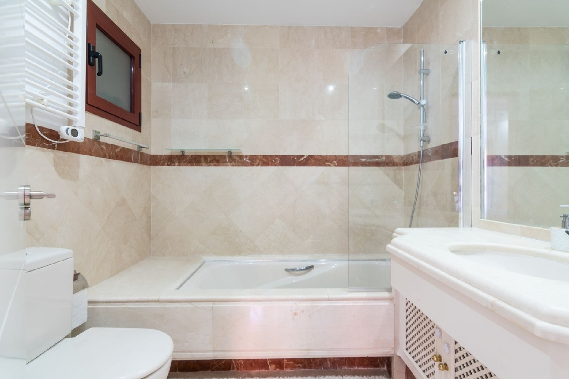 Resale - apartment - Marbella - Elviria