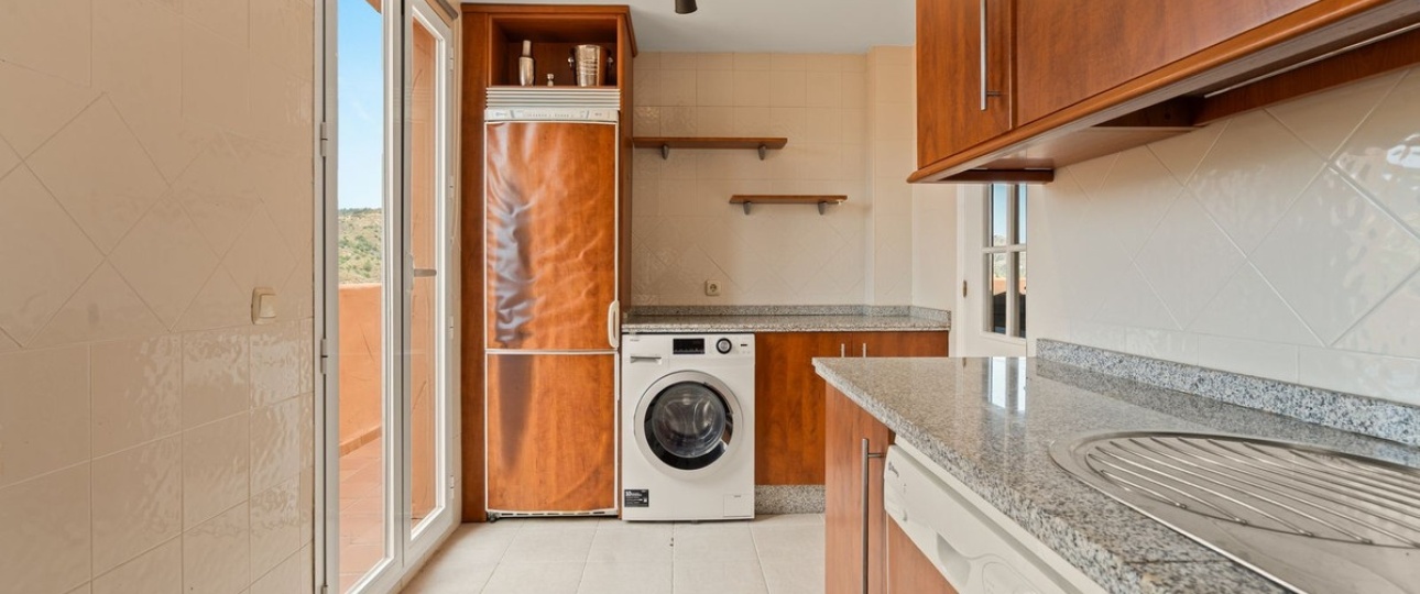 Resale - apartment - Marbella - Elviria