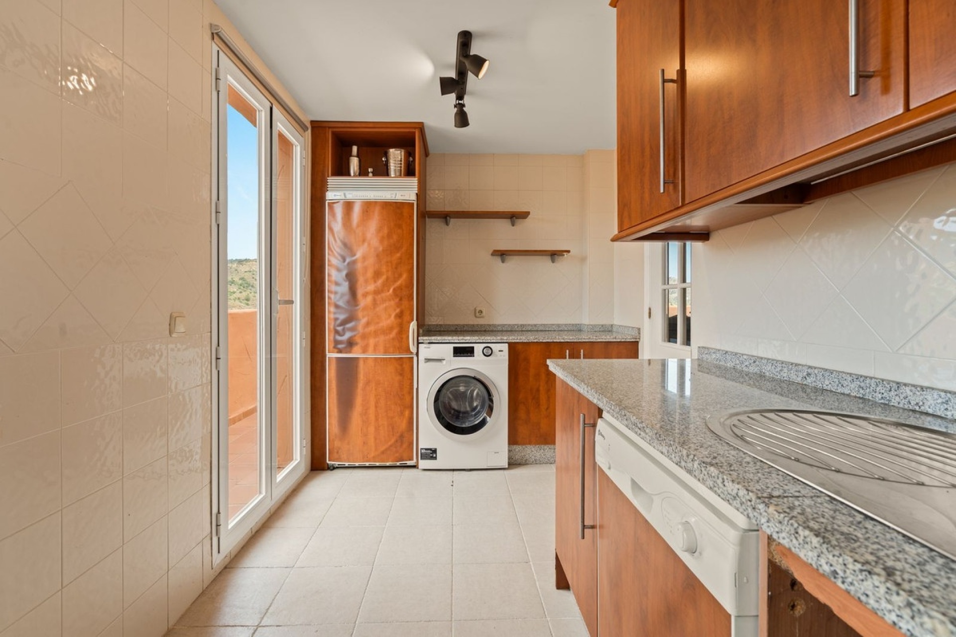 Resale - apartment - Marbella - Elviria