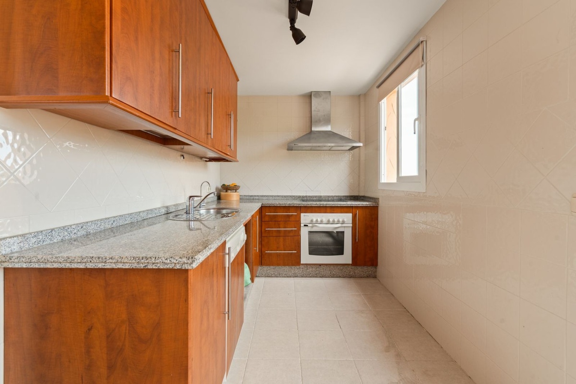 Resale - apartment - Marbella - Elviria