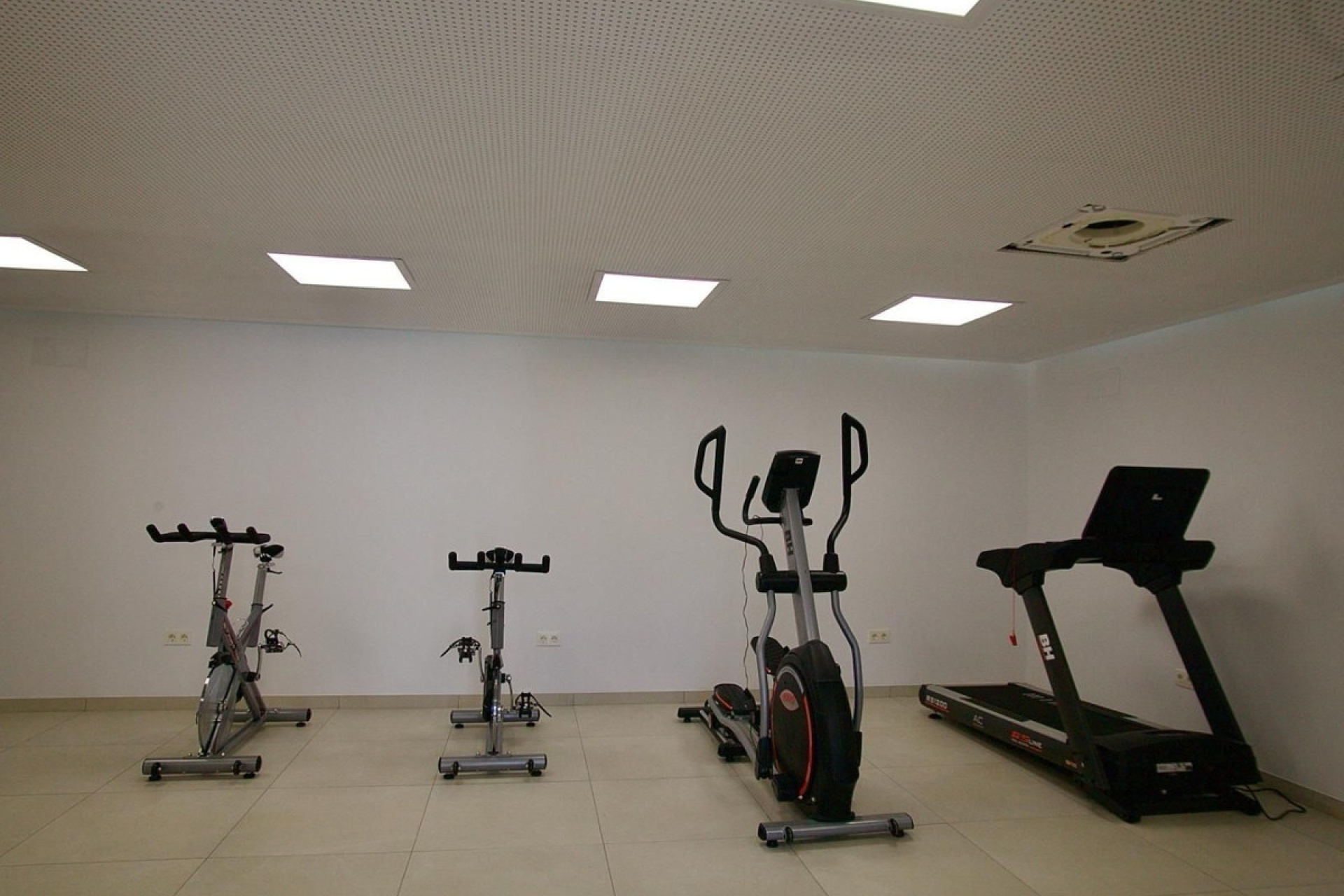 Resale - apartment - Marbella - Elviria