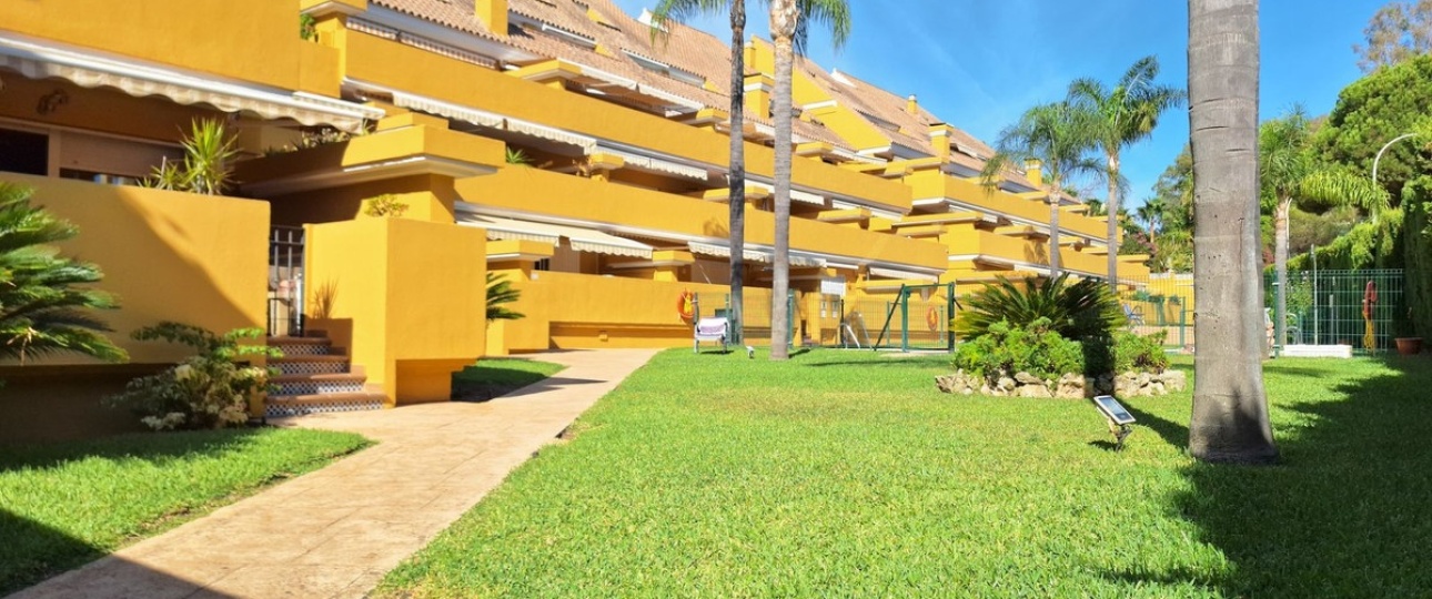Resale - apartment - Marbella - Elviria