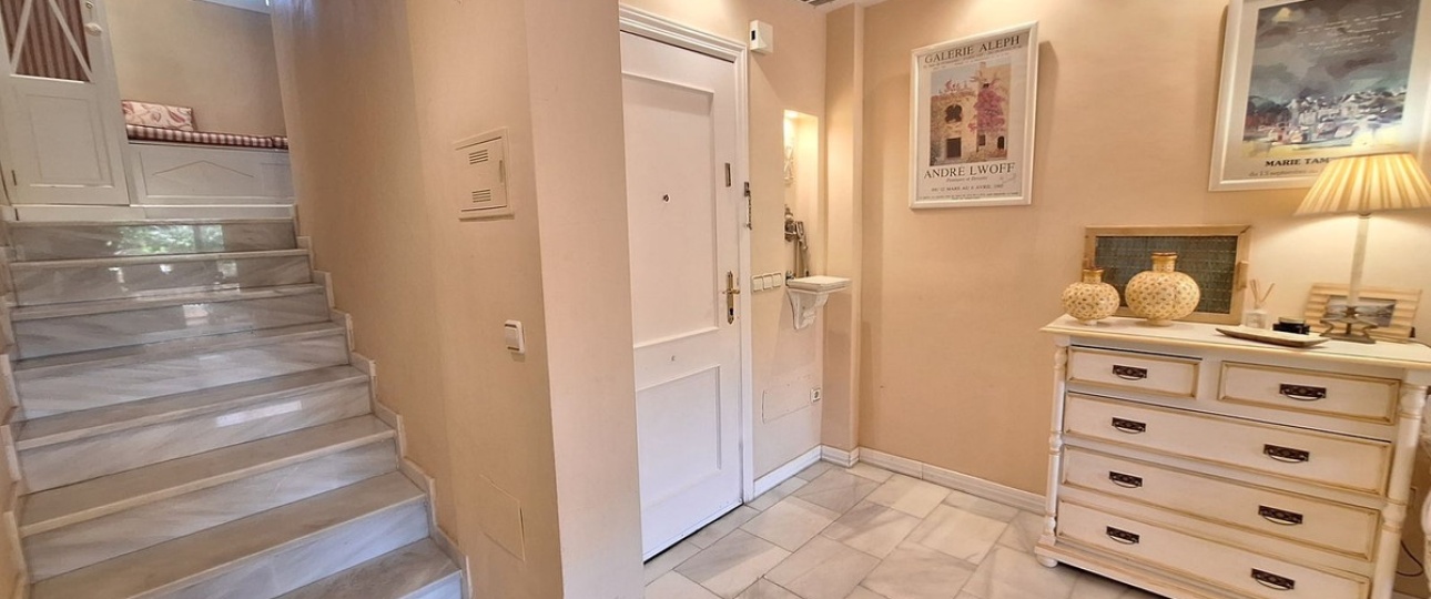Resale - apartment - Marbella - Elviria