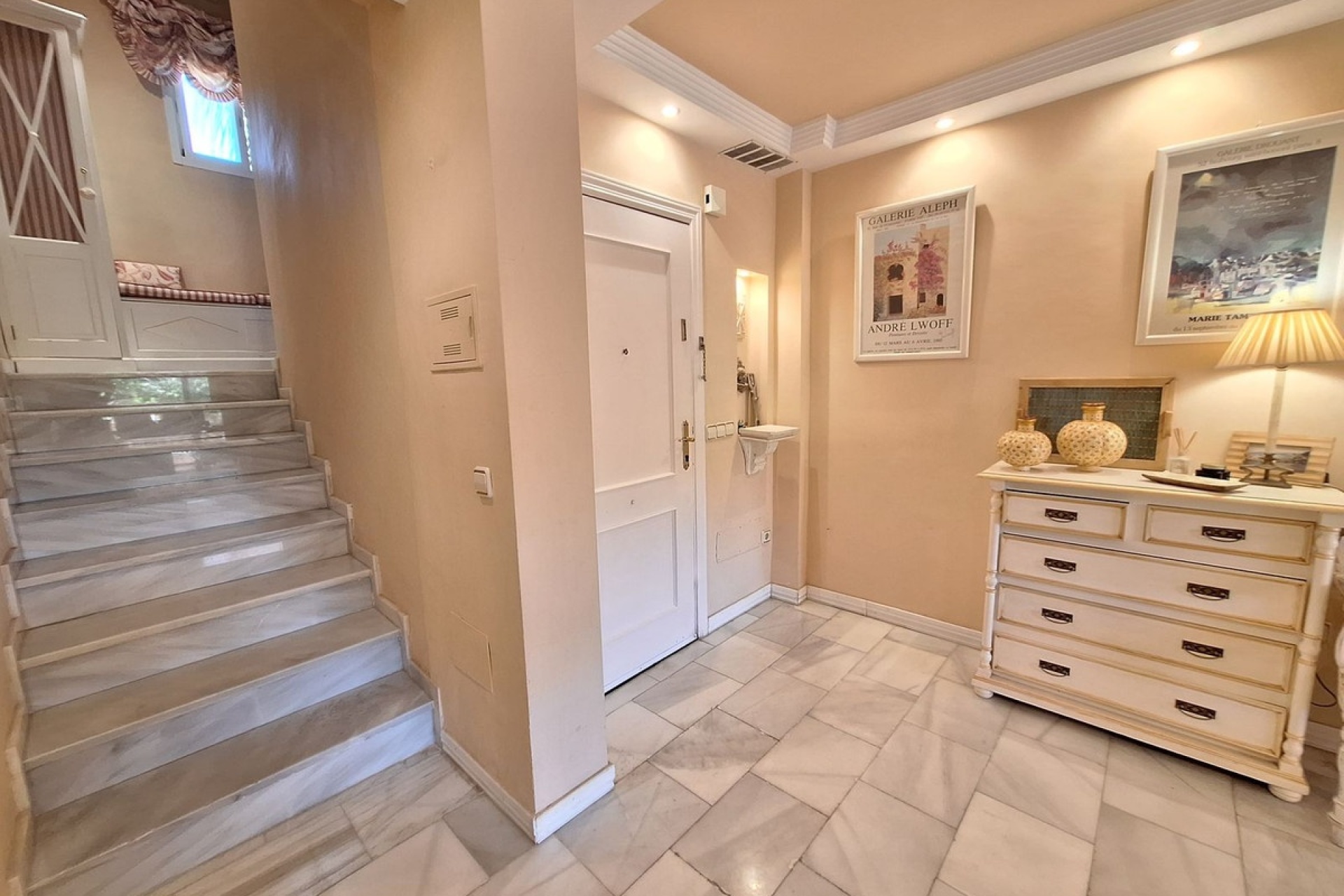 Resale - apartment - Marbella - Elviria