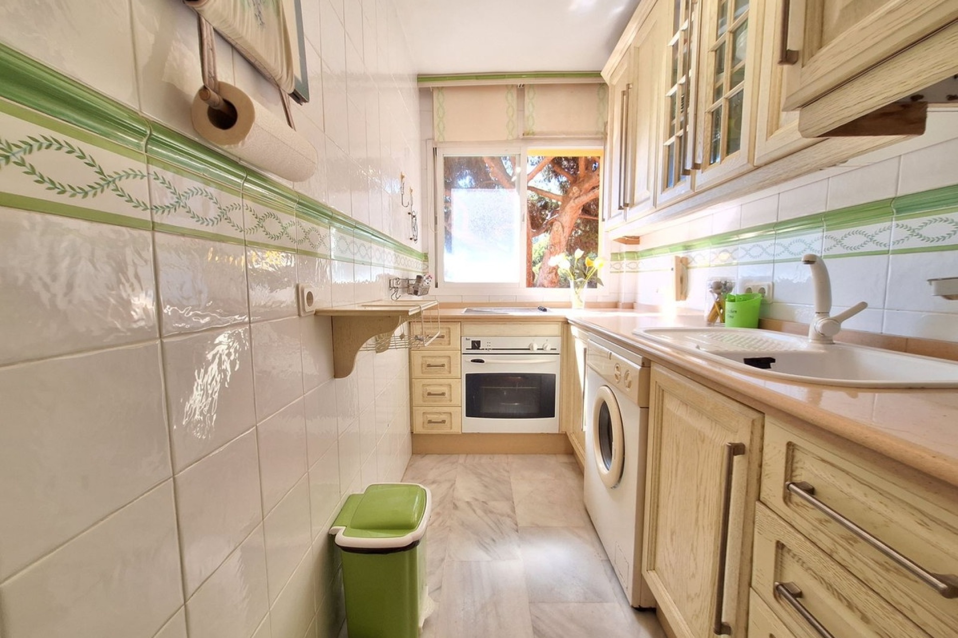 Resale - apartment - Marbella - Elviria
