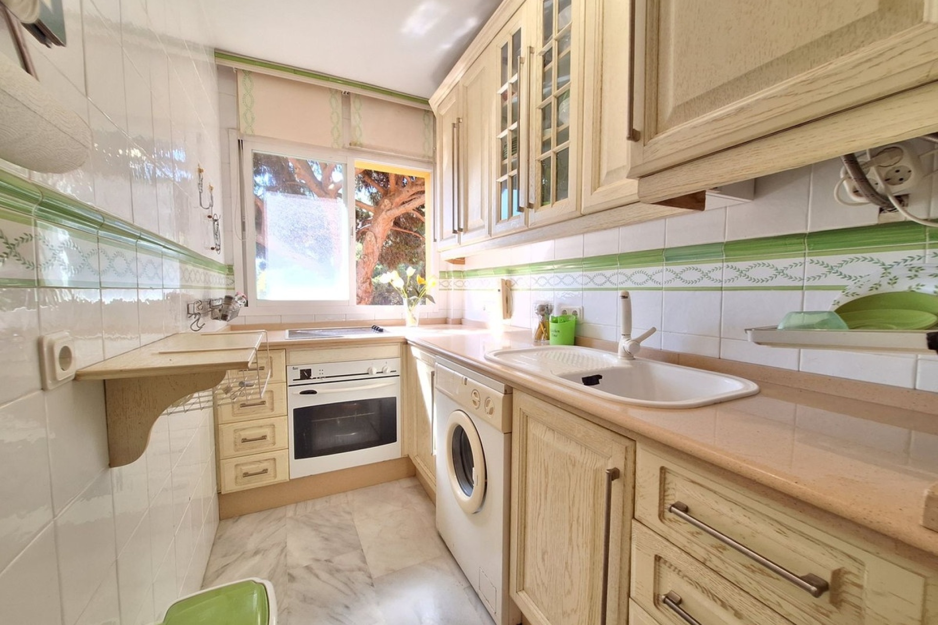 Resale - apartment - Marbella - Elviria