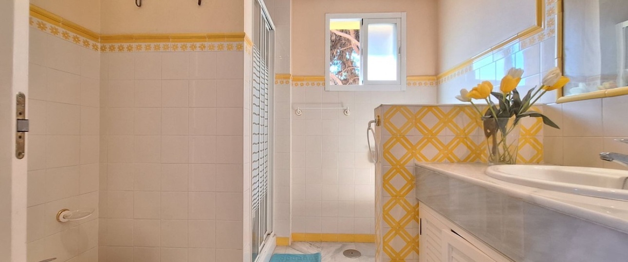 Resale - apartment - Marbella - Elviria
