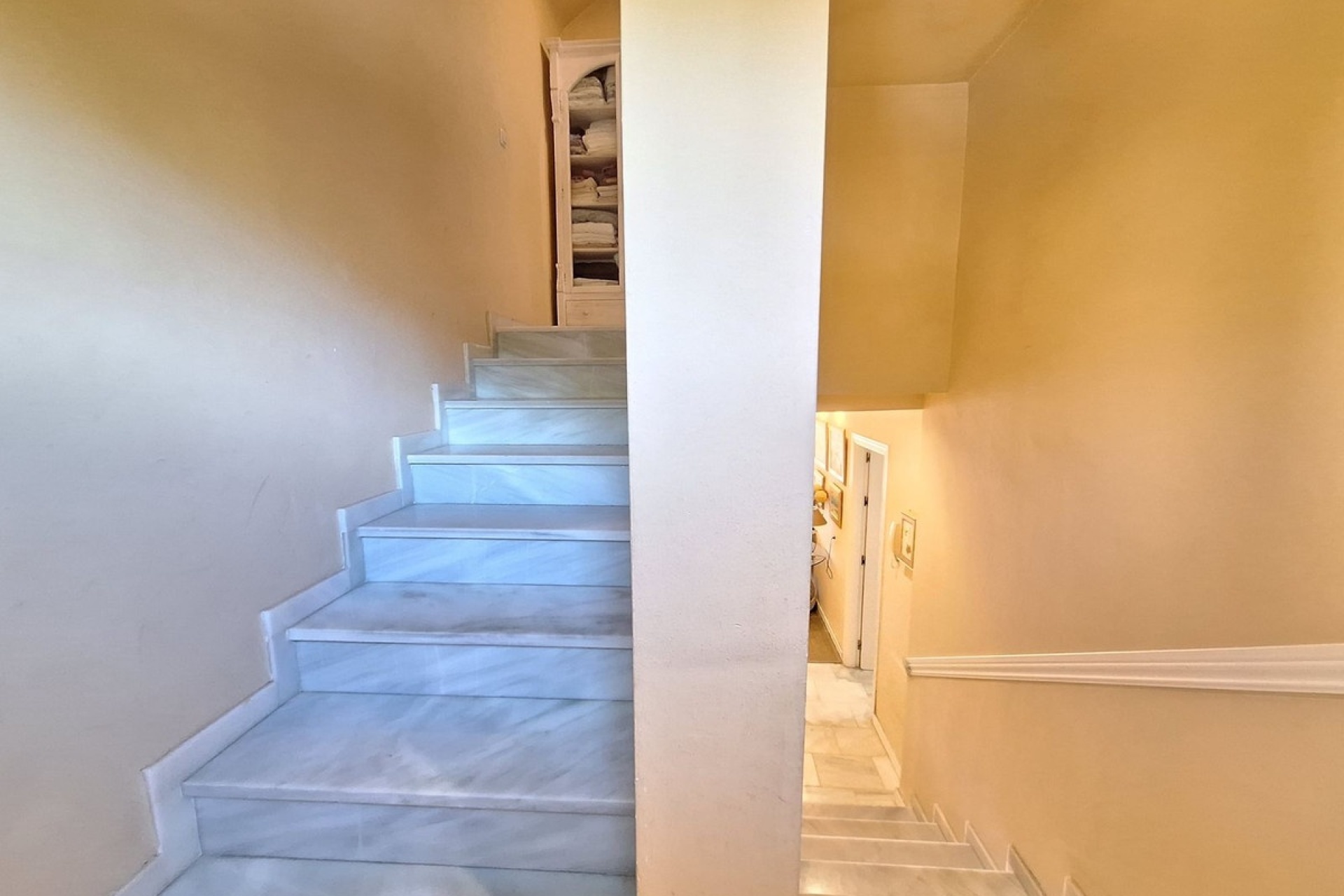 Resale - apartment - Marbella - Elviria