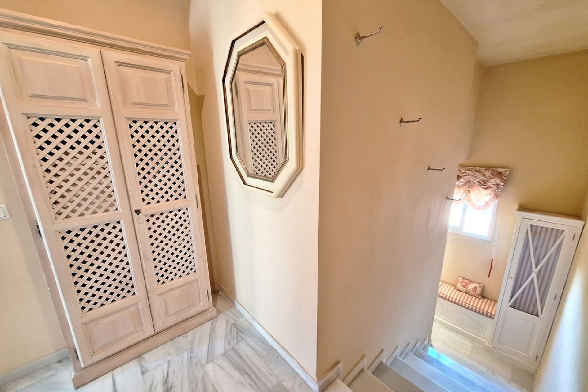 Resale - apartment - Marbella - Elviria