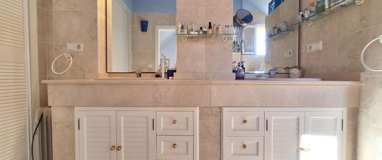 Resale - apartment - Marbella - Elviria