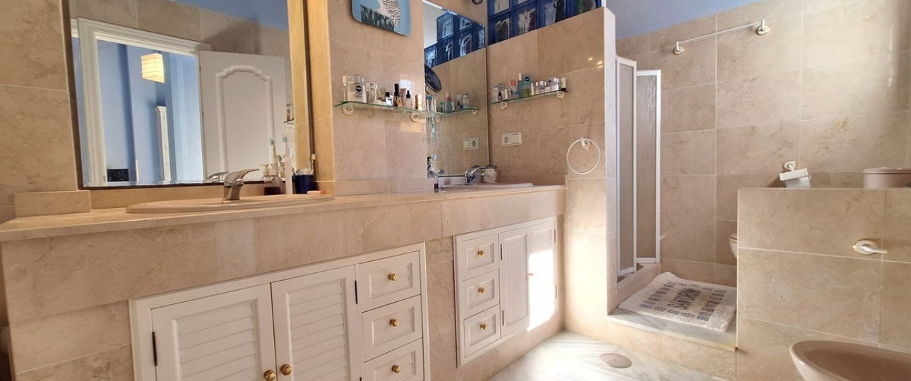 Resale - apartment - Marbella - Elviria
