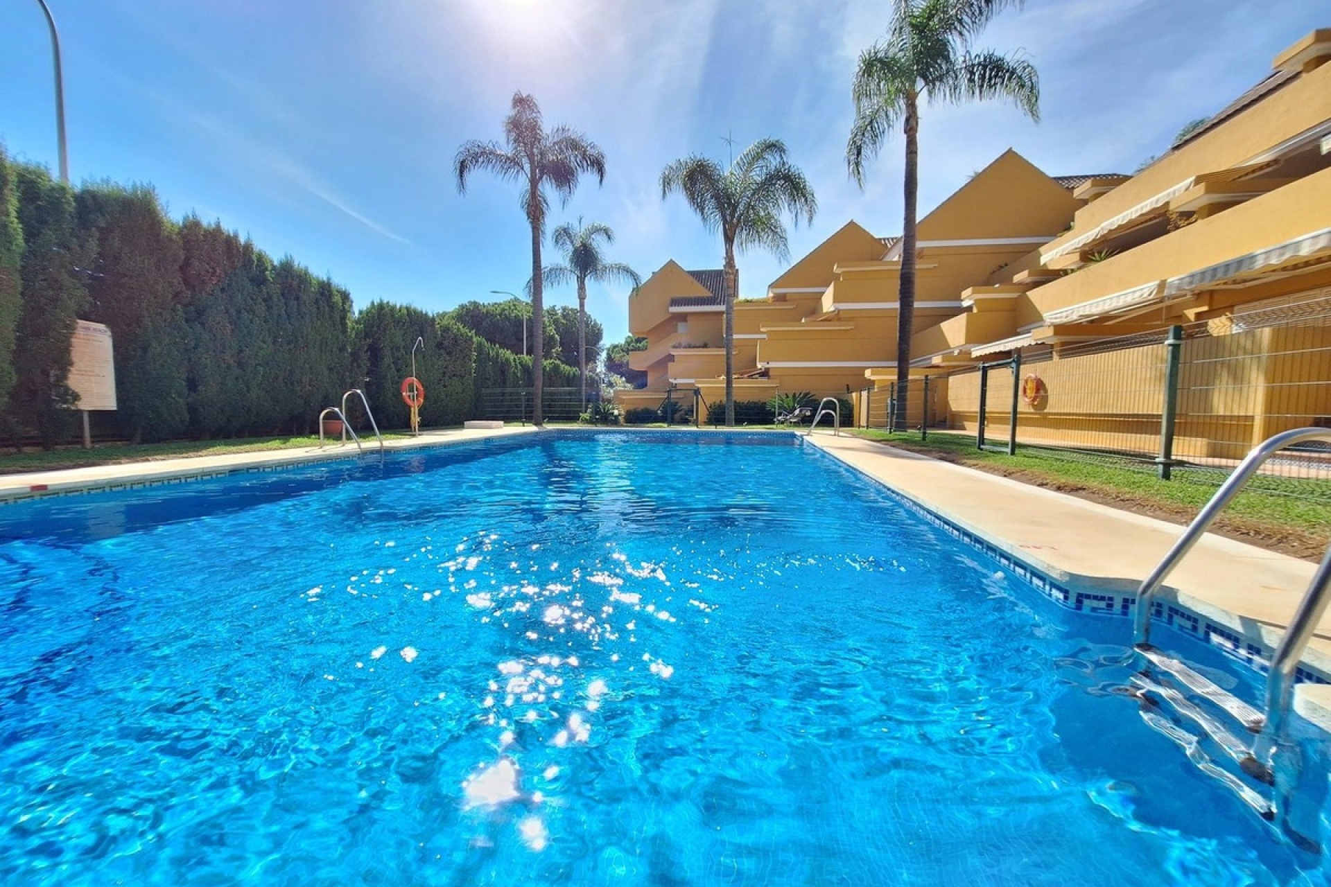 Resale - apartment - Marbella - Elviria