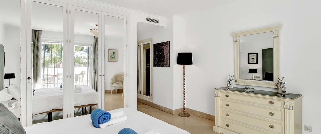 Resale - apartment - Marbella - Elviria