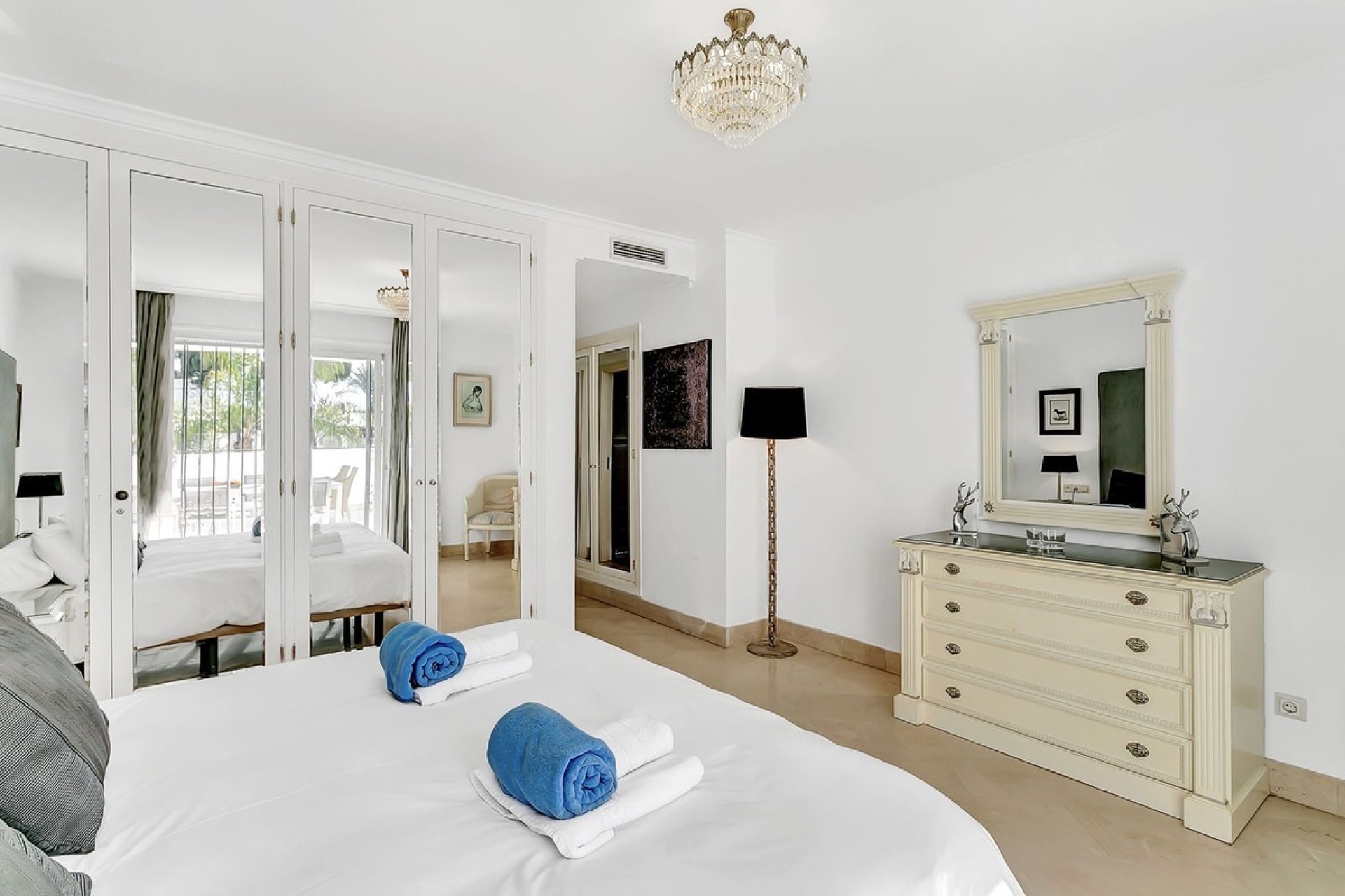 Resale - apartment - Marbella - Elviria