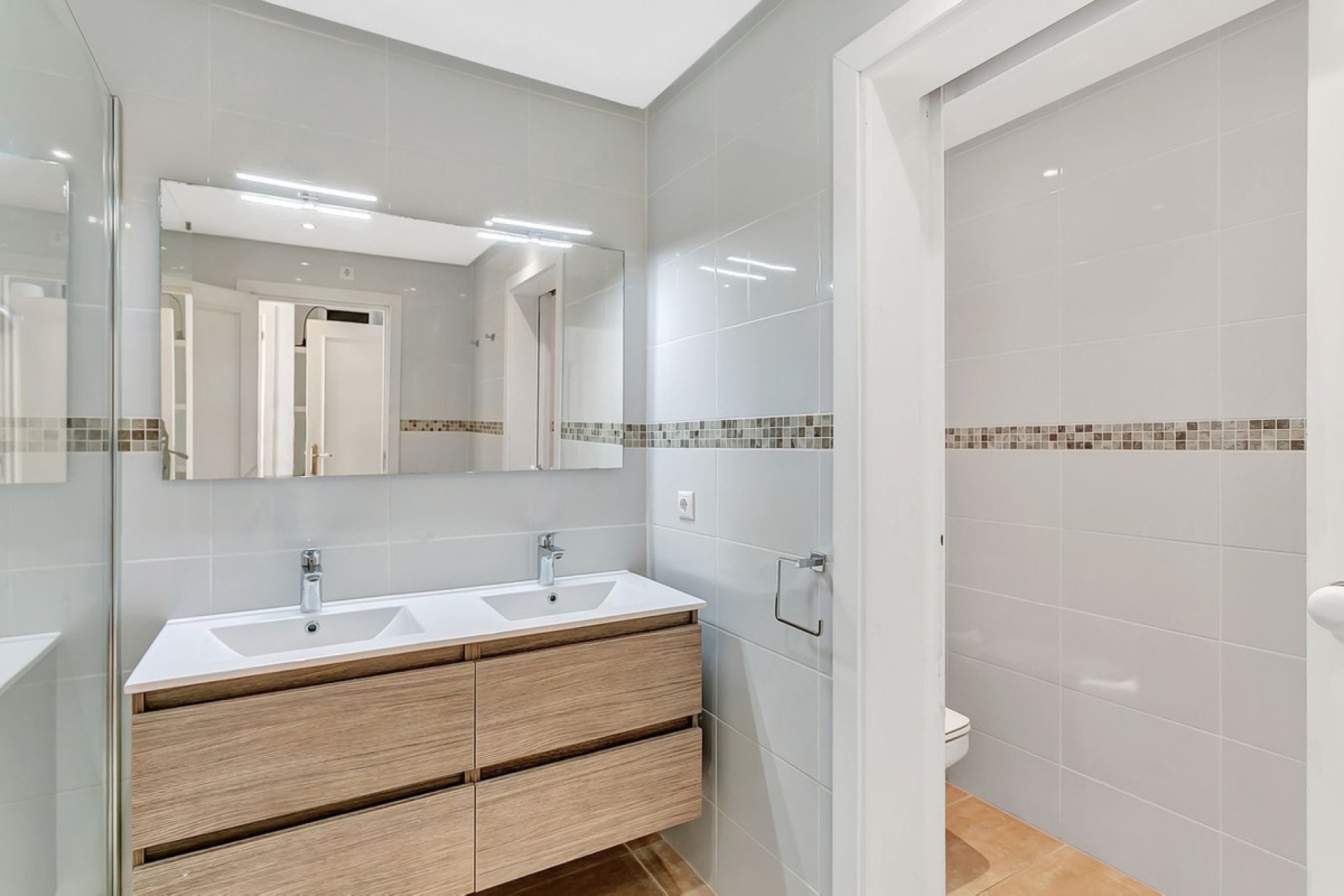 Resale - apartment - Marbella - Elviria