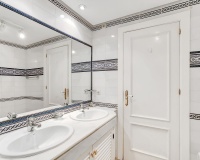 Resale - apartment - Marbella - Elviria