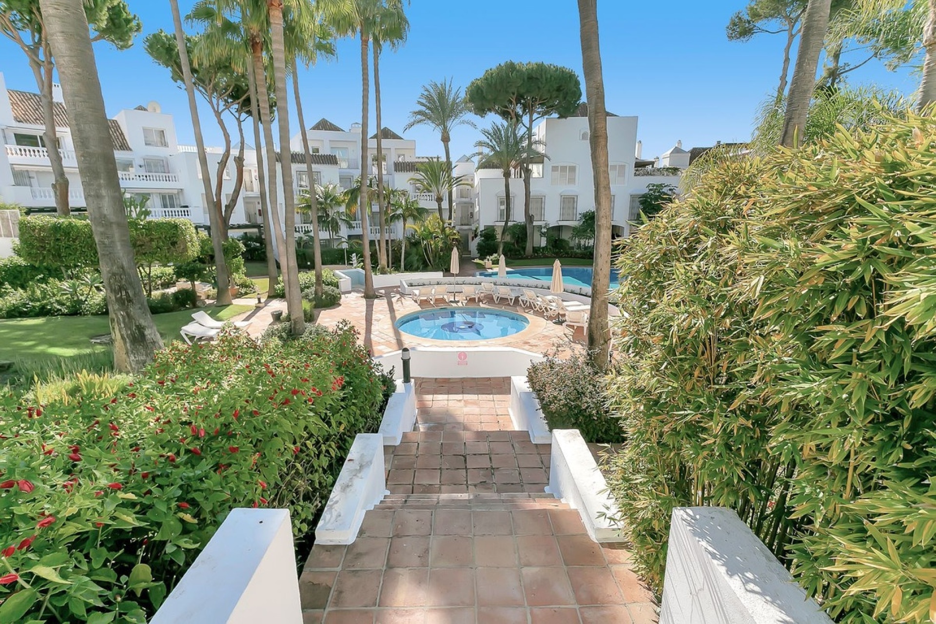Resale - apartment - Marbella - Elviria