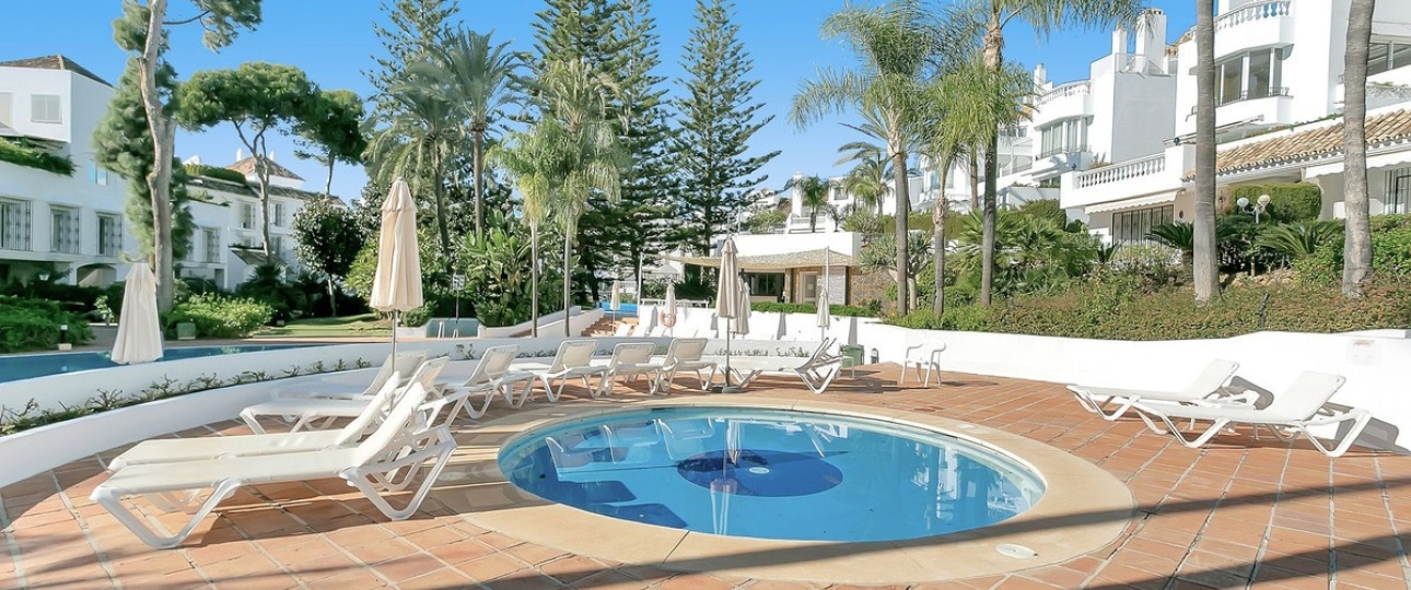 Resale - apartment - Marbella - Elviria
