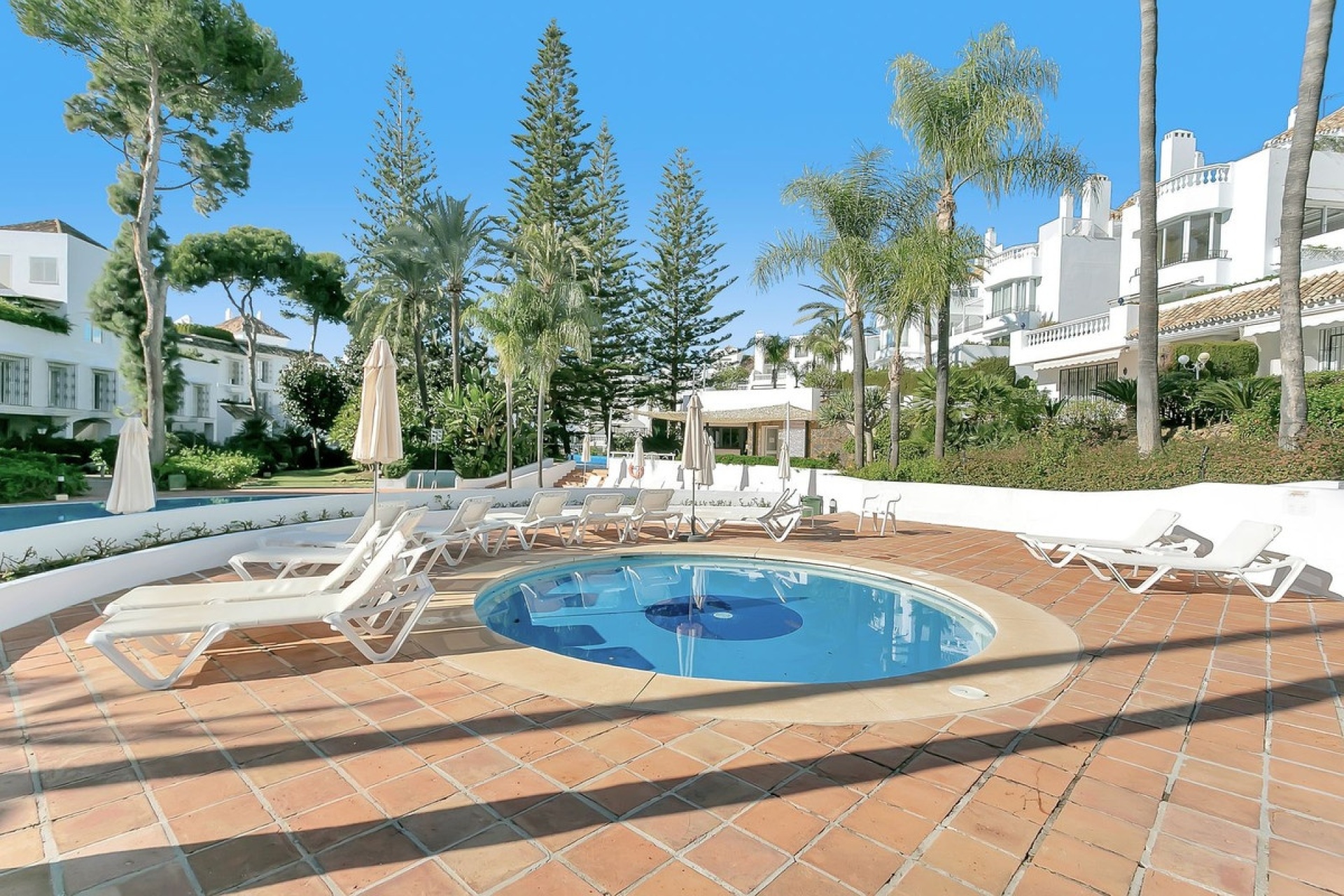 Resale - apartment - Marbella - Elviria