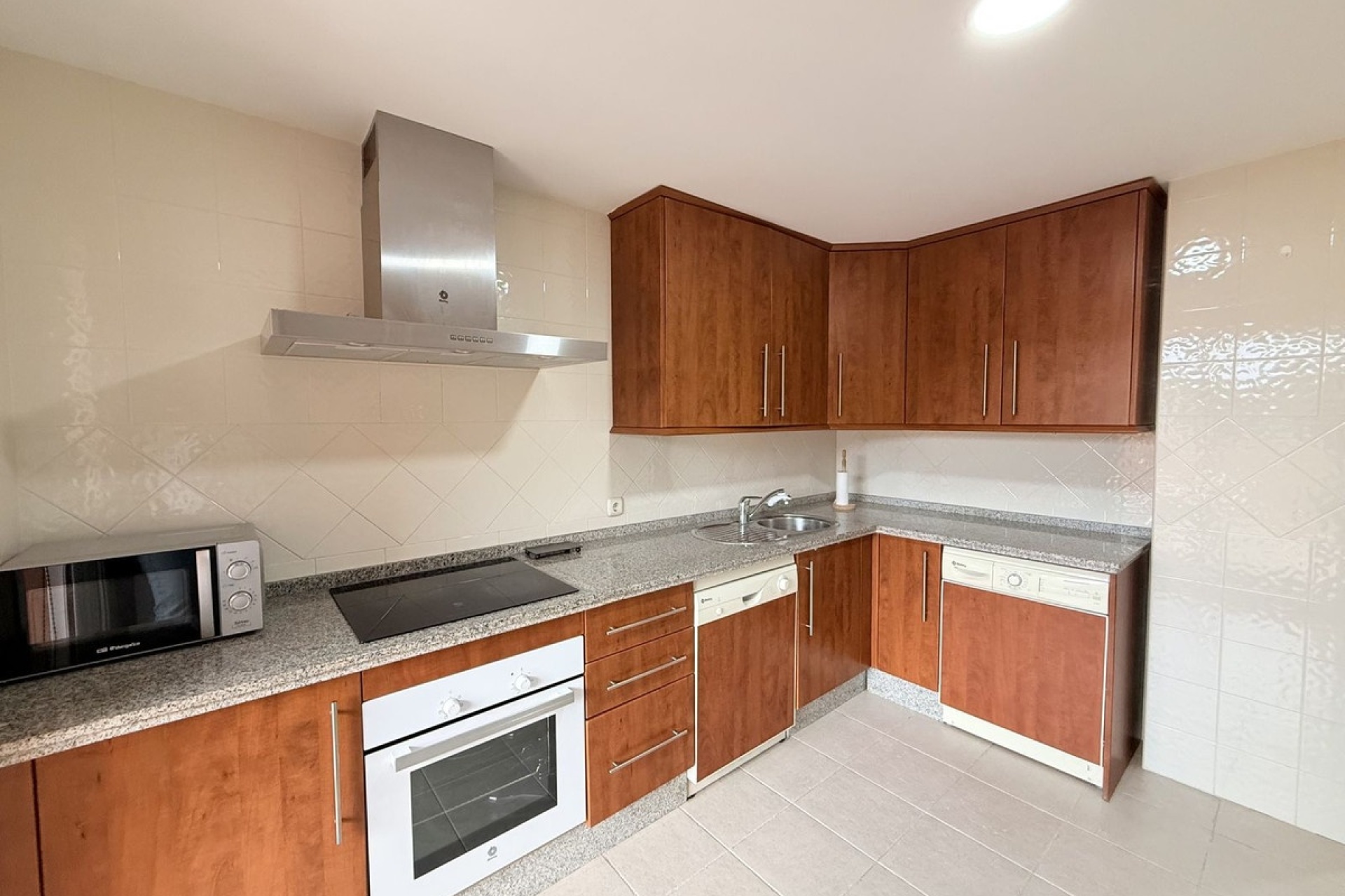 Resale - apartment - Marbella - Elviria