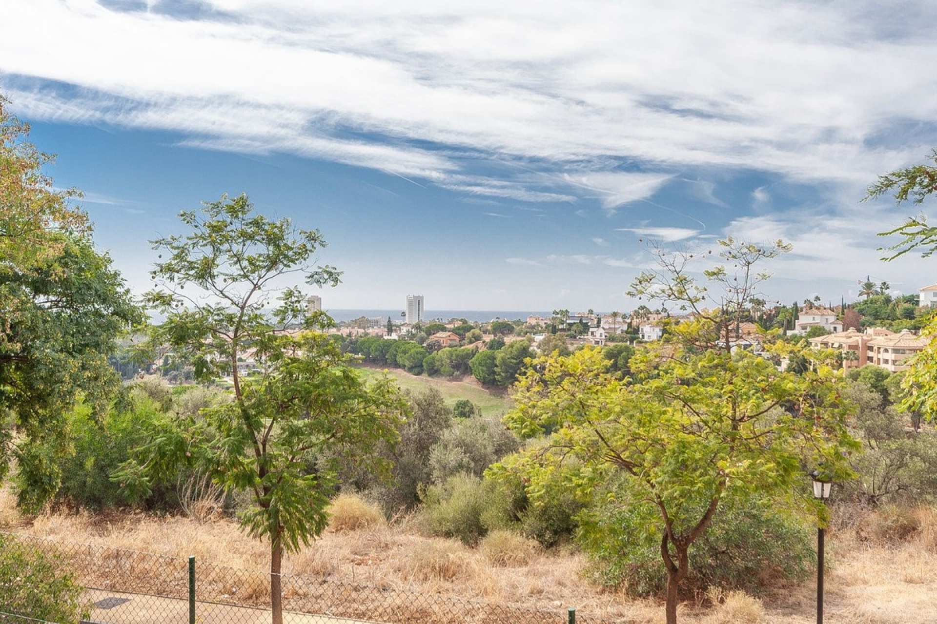 Resale - apartment - Marbella - Elviria