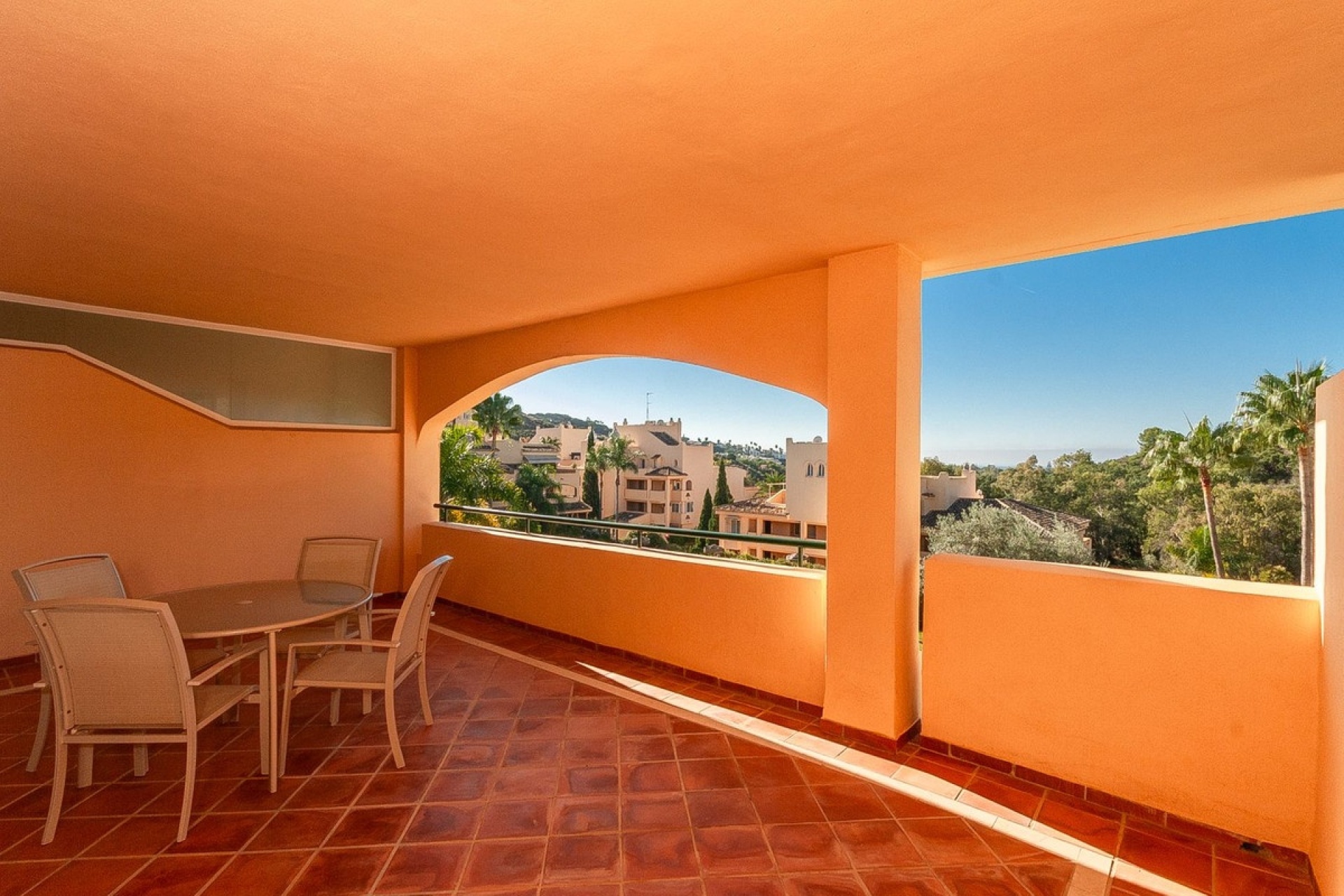Resale - apartment - Marbella - Elviria