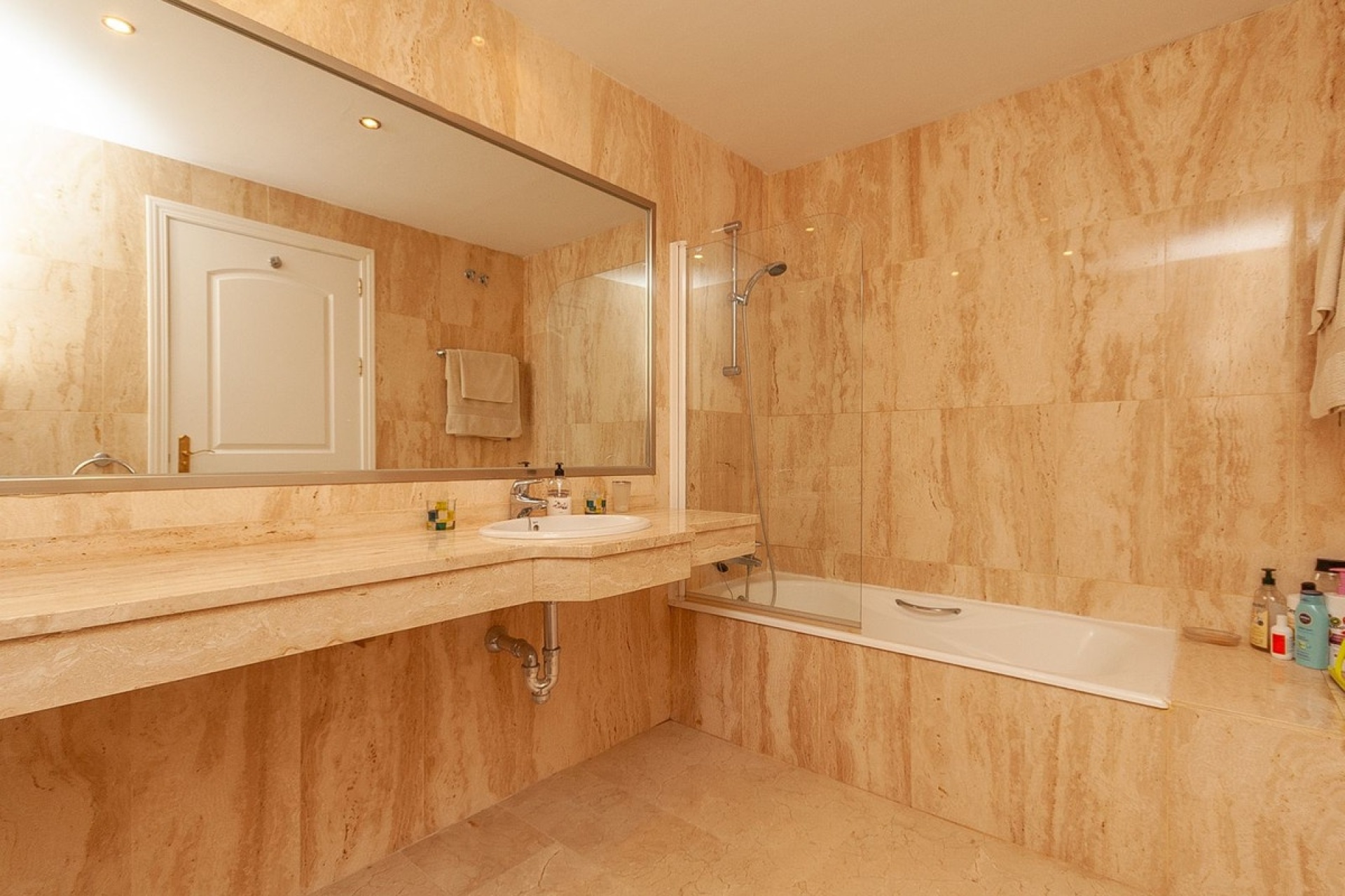 Resale - apartment - Marbella - Elviria