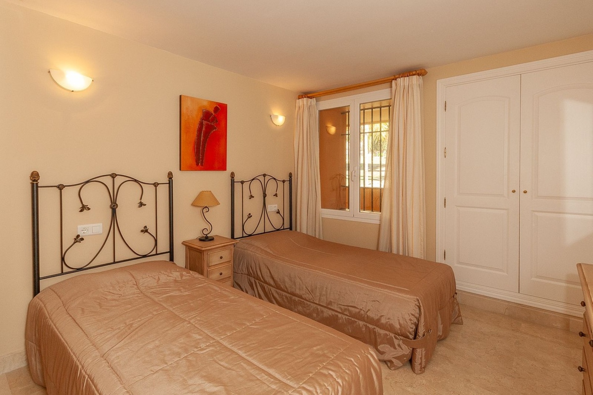 Resale - apartment - Marbella - Elviria