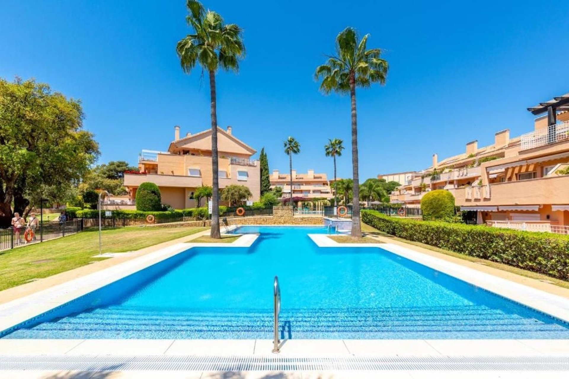 Resale - apartment - Marbella - Elviria
