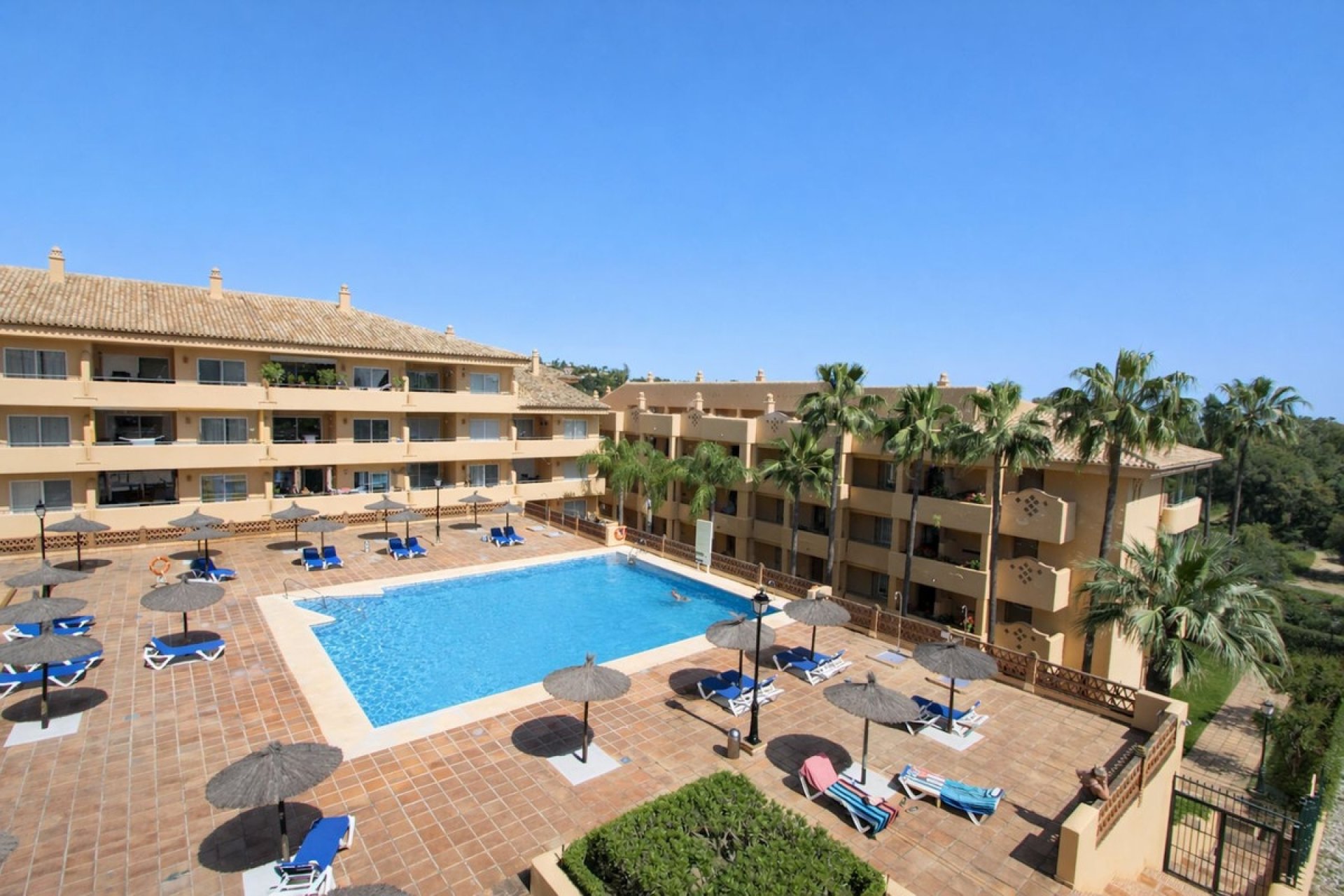 Resale - apartment - Marbella - Elviria