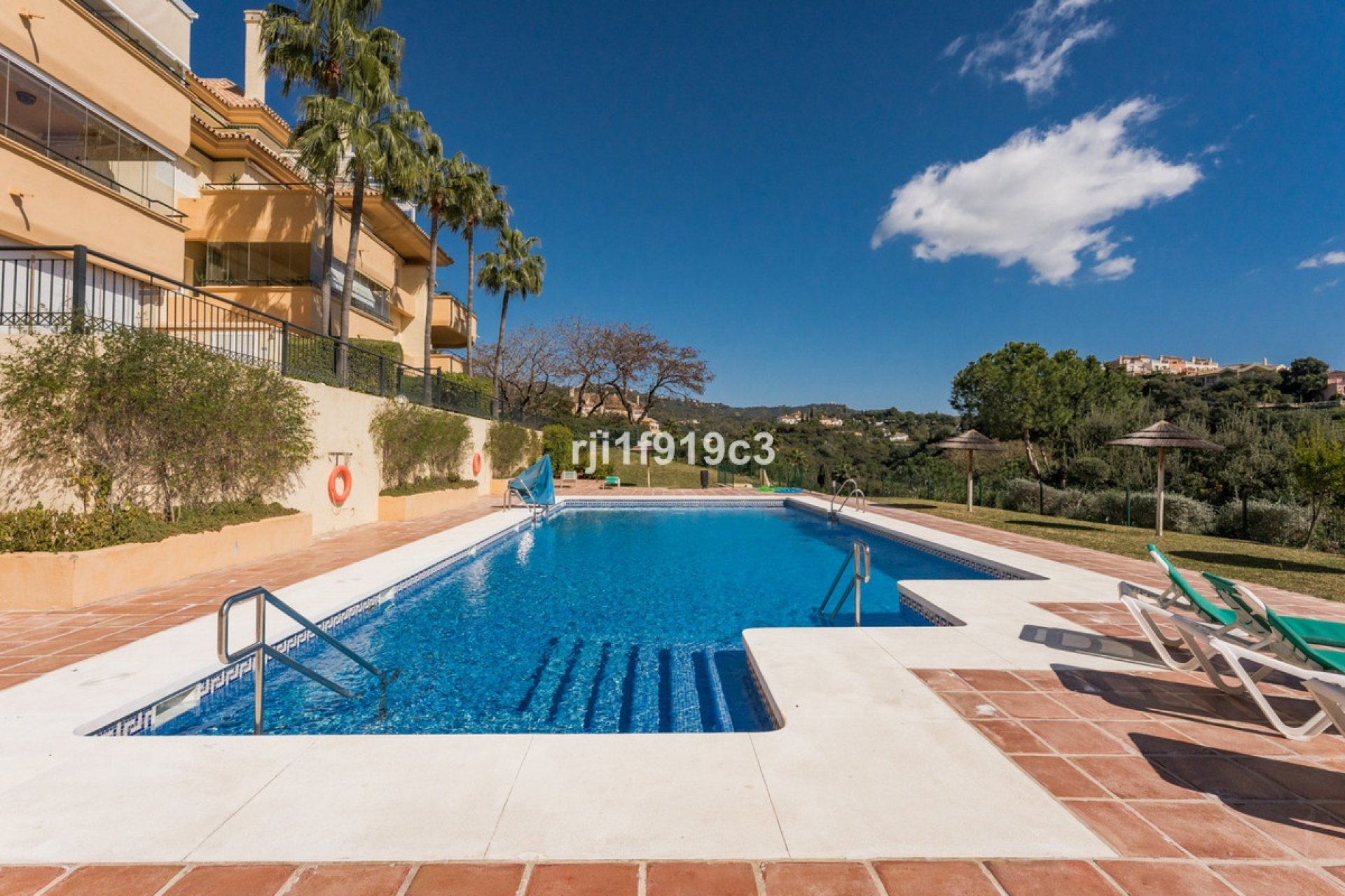 Resale - apartment - Marbella - Elviria