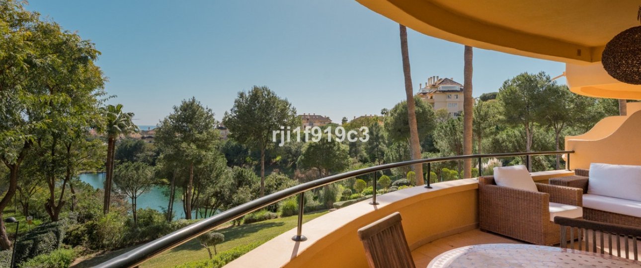 Resale - apartment - Marbella - Elviria