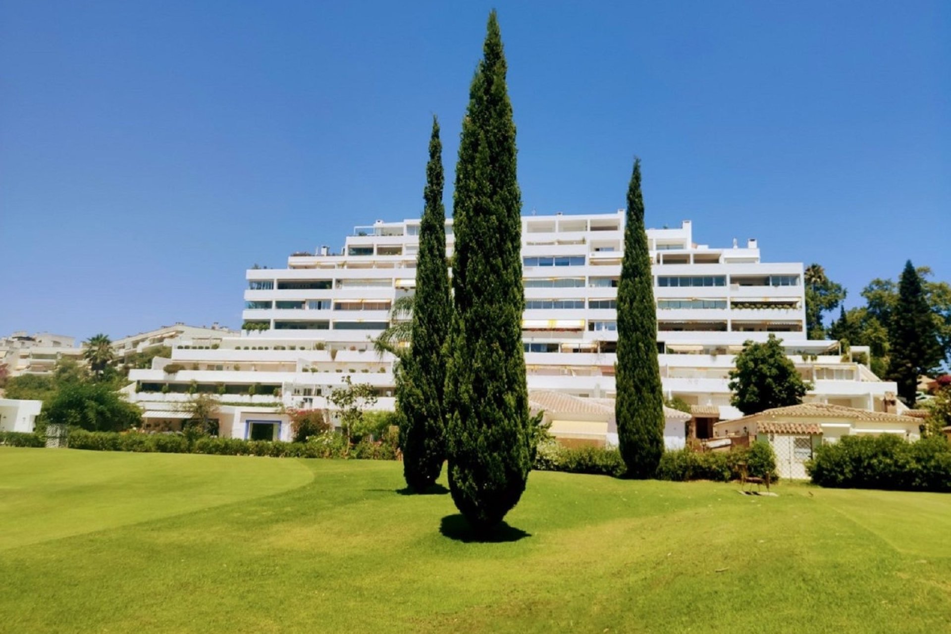 Resale - apartment - Marbella - Guadalmina Alta