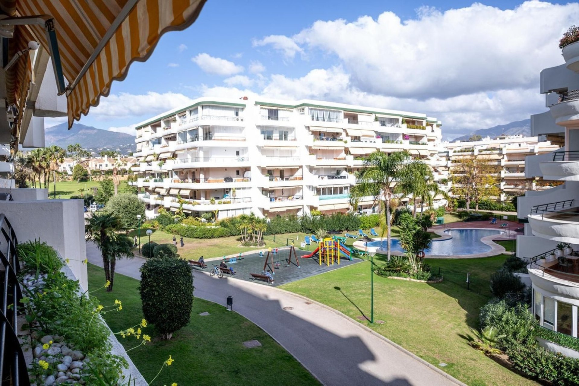 Resale - apartment - Marbella - Guadalmina Alta