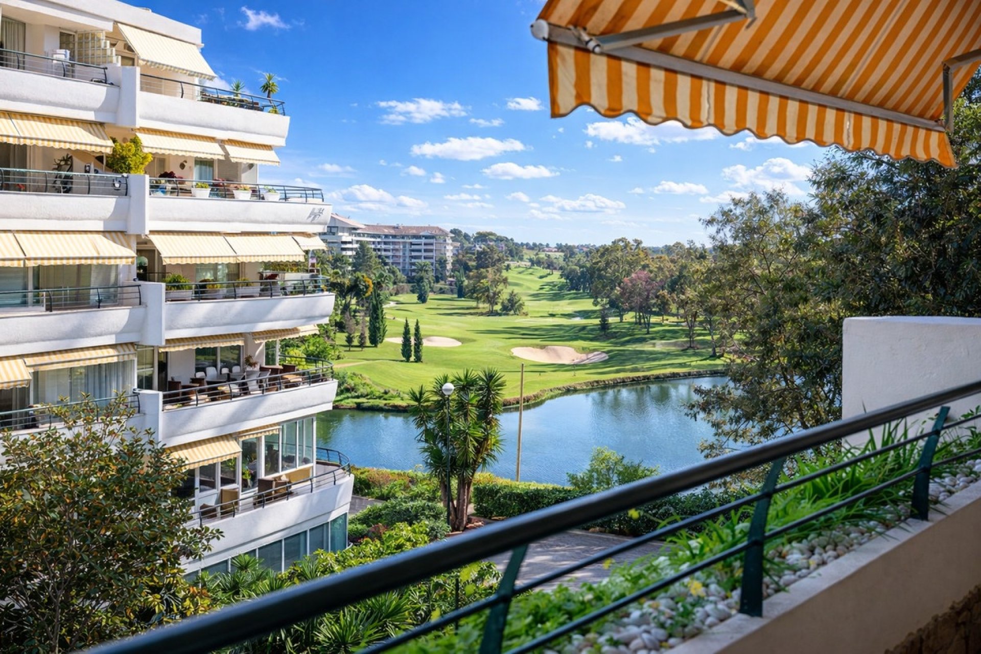 Resale - apartment - Marbella - Guadalmina Alta